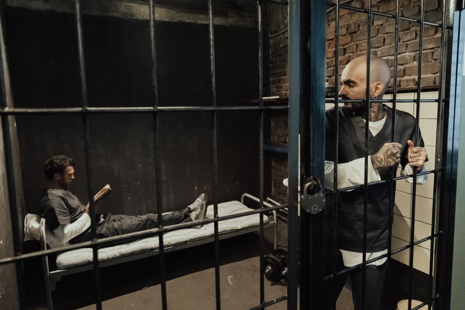 Escape room dla introwertyka, jak zaplanować wizytę, aby nikt nie czuł się przytłoczony